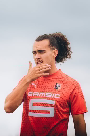 Joueur de football, Arthur THEATE, défenseur du Stade Rennais