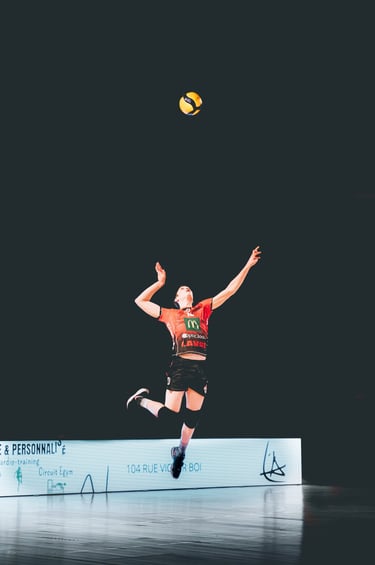 Joueur de Volleyball qui fait un smatch