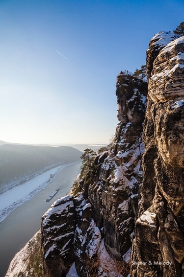 Klippen mit Blick auf die Elbe in der Böhmischen Schweiz.