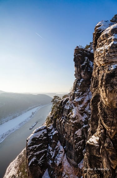 Klippen mit Blick auf die Elbe in der Böhmischen Schweiz.