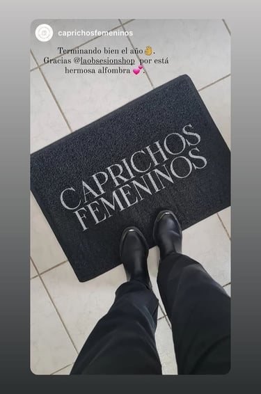 Felpudo personalizado con logo indumentaria caprichos