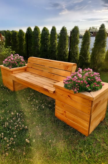 lauko-suoliukas-su-vazonais