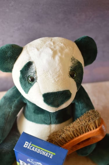 Nettoyage naturel d’une peluche avec bicarbonate de soude