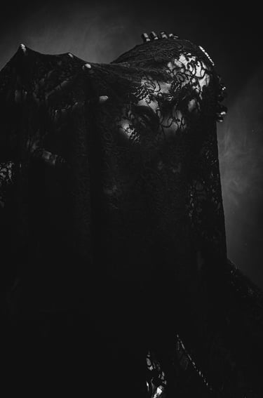 Portrait studio aux ambiances sombre pour halloween, photographié ici par un photographe Palois.