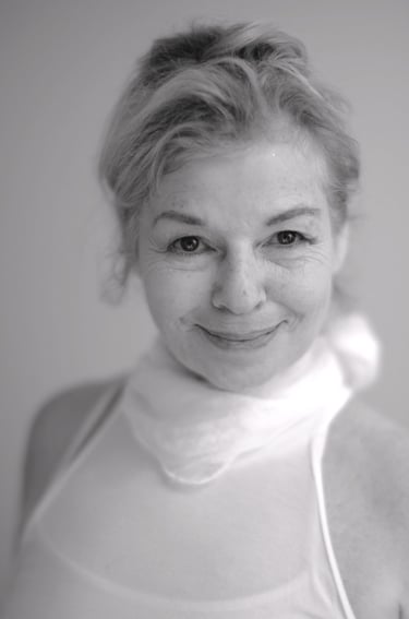 Artist Psychic Tarot card reader Maya Britan Los Angeles
