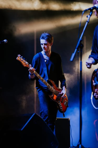 base guitarist