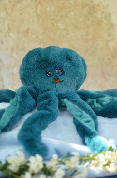 Peluche pieuvre turquoise artisanale aux textures douces
