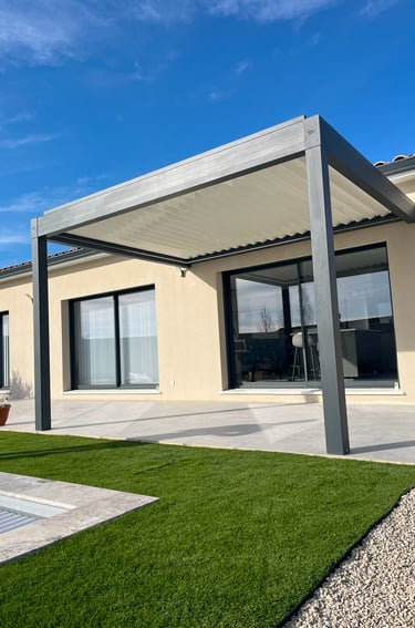 Pergola avec magnifique extérieur d'une villa moderne en provence