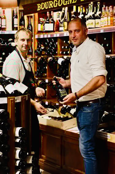 Photo du représentant de événement crêpes avec un employé du Chais Saint François à Guérande