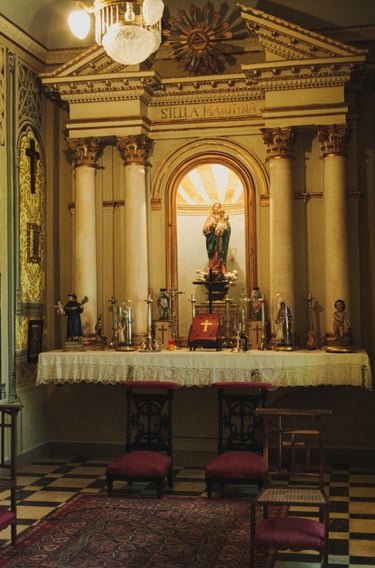 Capilla original cristiana con mucho lujo