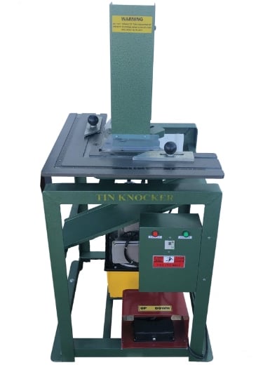 Hydraulic corner notcher