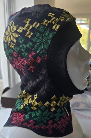 Šalmukas su tautiniais motyvais