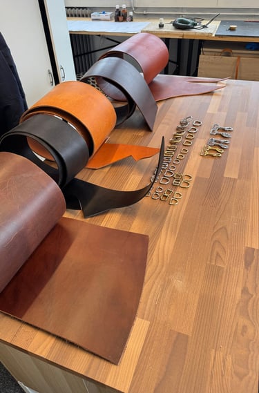 Atelier créatif fabrication collier et laisse pour chien à Carouge Genève, atelier de sellier