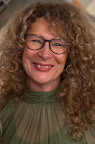 Glasses, Lips, Curly Hair, Green, Blonde, Female, Eyes, Cheeks, Smile