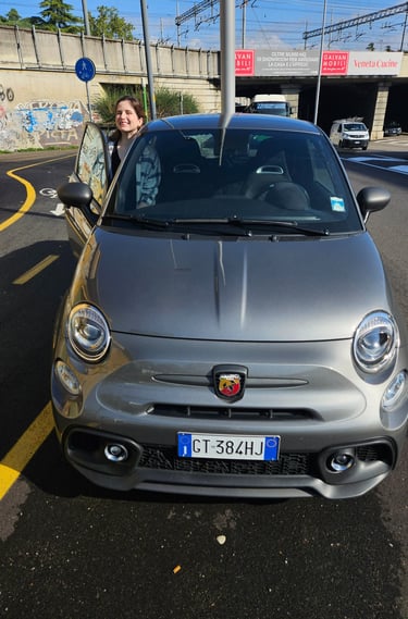 Foto do nosso carro alugado em Verona, na Itália