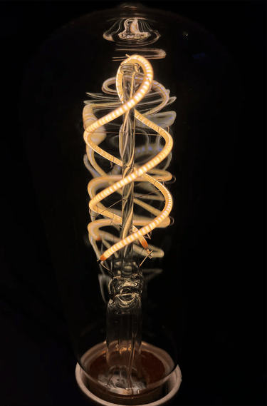 Gros plan de filaments orange d'une ampoule LED