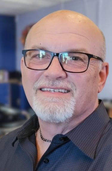 Salon Owner Len head shot 