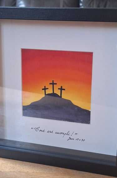 aquarelle de paques encadrée avec trois croix et le verset : Tout est accompli !