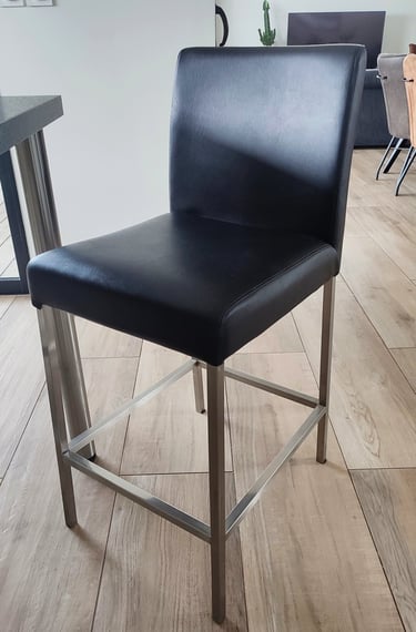 Tabouret chaise haute de cuisine piqûres façon sellier en expansé simili cuir noir