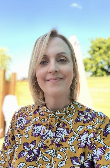 Portrait d'Eva BERLOT sophrologue et fondatrice du cabinet Sophro'Plume