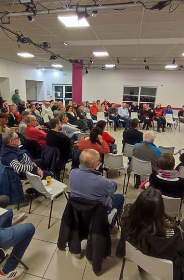 Photo de la soirée, première réunion publique de la liste Tournon en Commun 2026