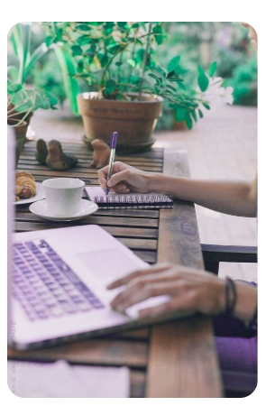 Mujer teniendo una sesion Online