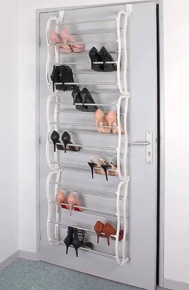 Étagère à chaussures sur porte