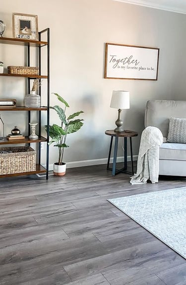 ev yenileme projesinde laminant parke uygulaması