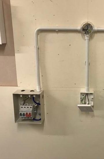 su boruları yerleştirilmiş iç mekân altyapı çalışması