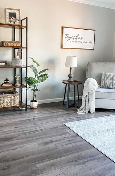 ev yenileme projesinde laminant parke uygulaması