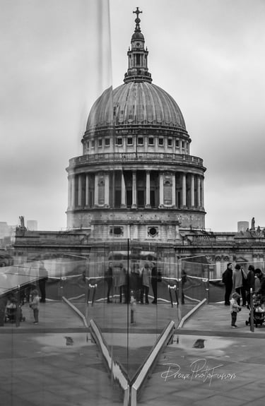 a black and white photo of LondonSt Paul's cathedral dome shaped building