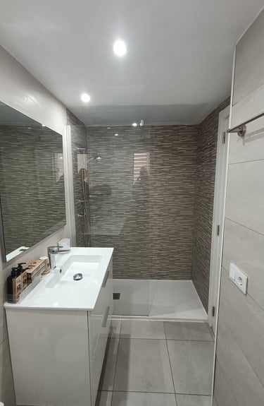 Photo of the bathroom of an hiliday rental apartment in Corralejo Fuerteventura