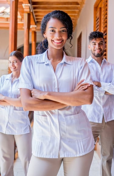 Rongzhiyue: Three people in white uniforms
