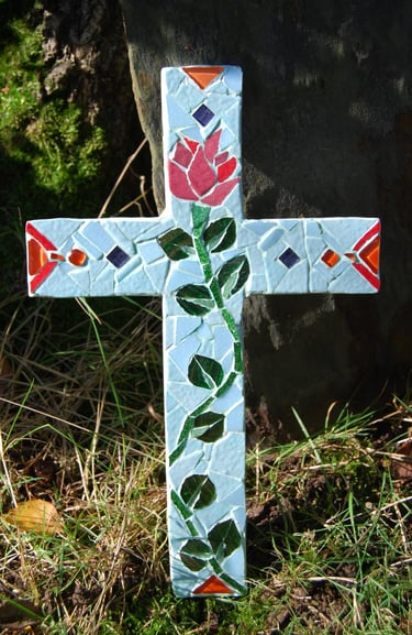 Croix funeraire en mosaique, émaux de Briare, fait main