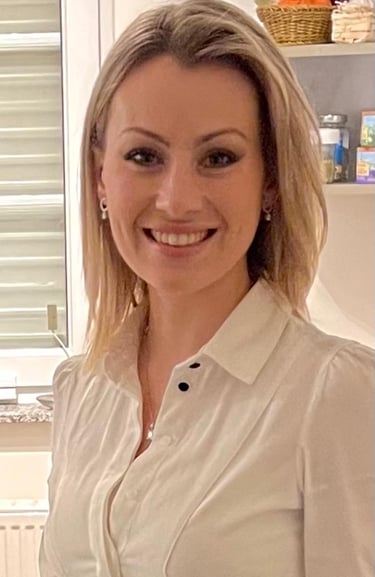 Porträt von Kristina Spieß, zertifizierte Ernährungsberaterin und Mykotherapeutin für Hunde.