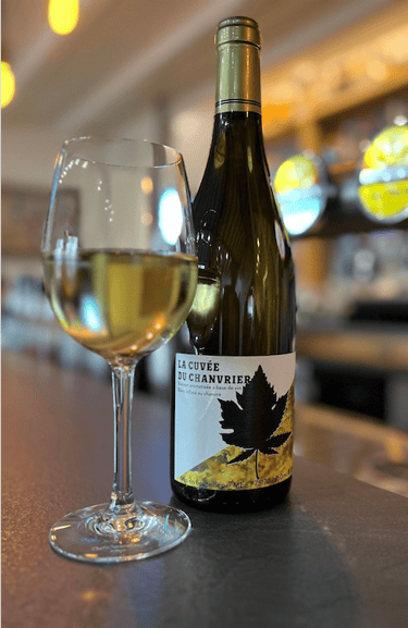 Vin blanc infusé au chanvre