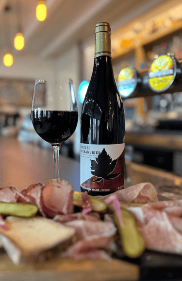 Vin rouge infusé au chanvre