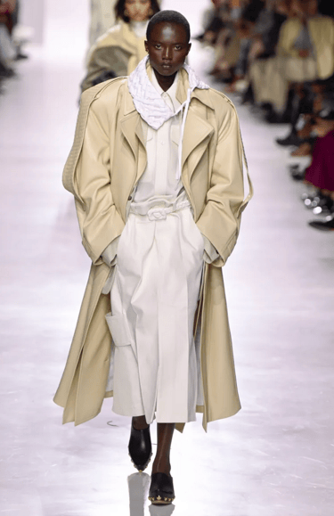 Bottega Veneta Spring/Summer 2026 Oversized beige trench with quilted white collar.