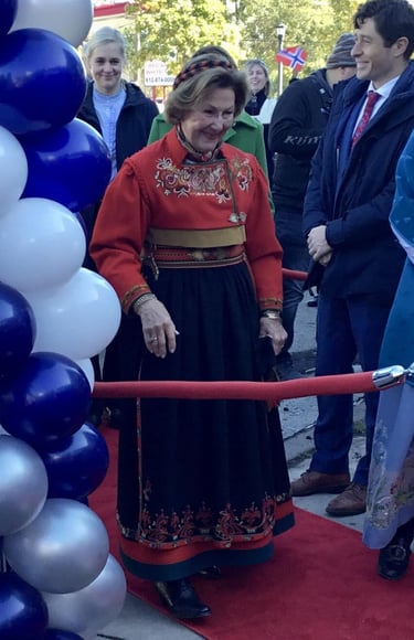 The queen of Norway in bunad
