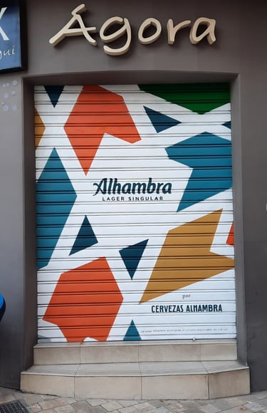 Graffiti en persiana. Para la campaña publicitaria de Cervezas Alhambra (Grupo Mahou).