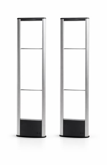 RF EAS system antenna at store entrance