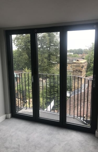 pvc kapı sistemiyle güçlendirilmiş balkon çıkışı