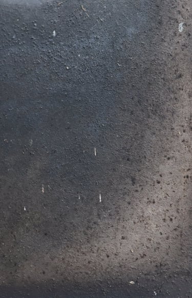 Installation artisitique en céramique  - Le salut des enfants n'est pas dans la lumière bleue - Jaï