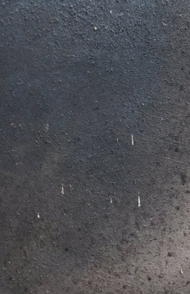 Installation artisitique en céramique  - Le salut des enfants n'est pas dans la lumière bleue - Jaï