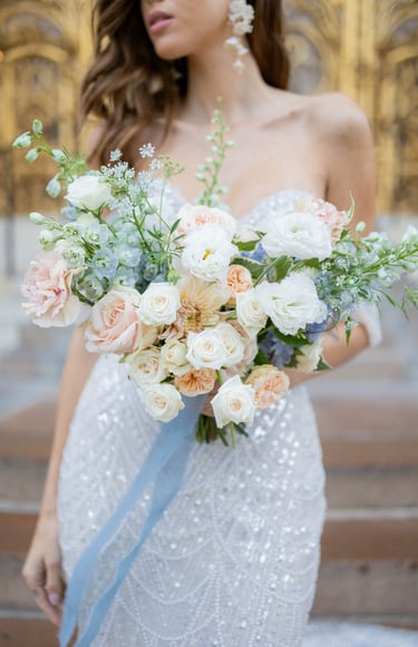 Bouquet de mariée au petit palais dans le centre de paris