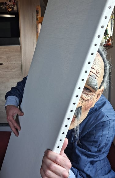 Kunstenaar Henk Tieten kunstzinnig op de foto