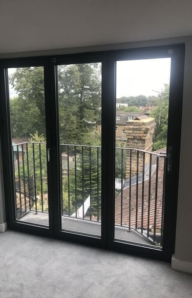 pvc kapı sistemiyle güçlendirilmiş balkon çıkışı