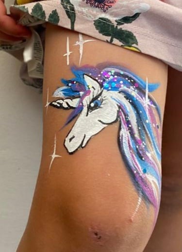 maquillage body painting licorne