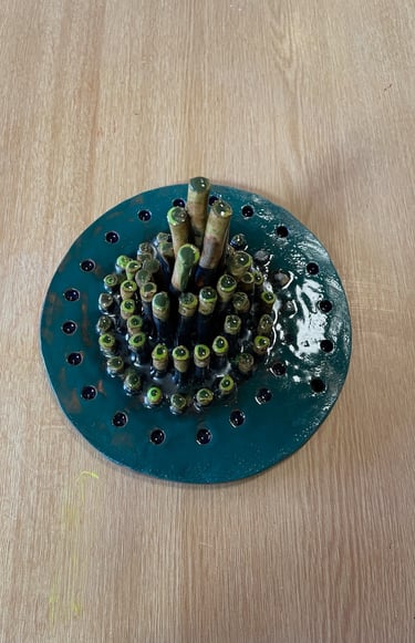 Decorative spiral with rising pillars