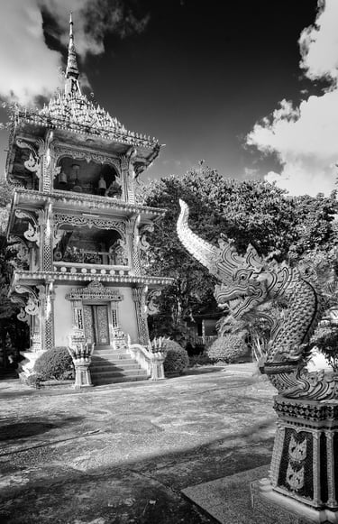 From the impressive series of Thai Temple images by photographer Peter Pickering
